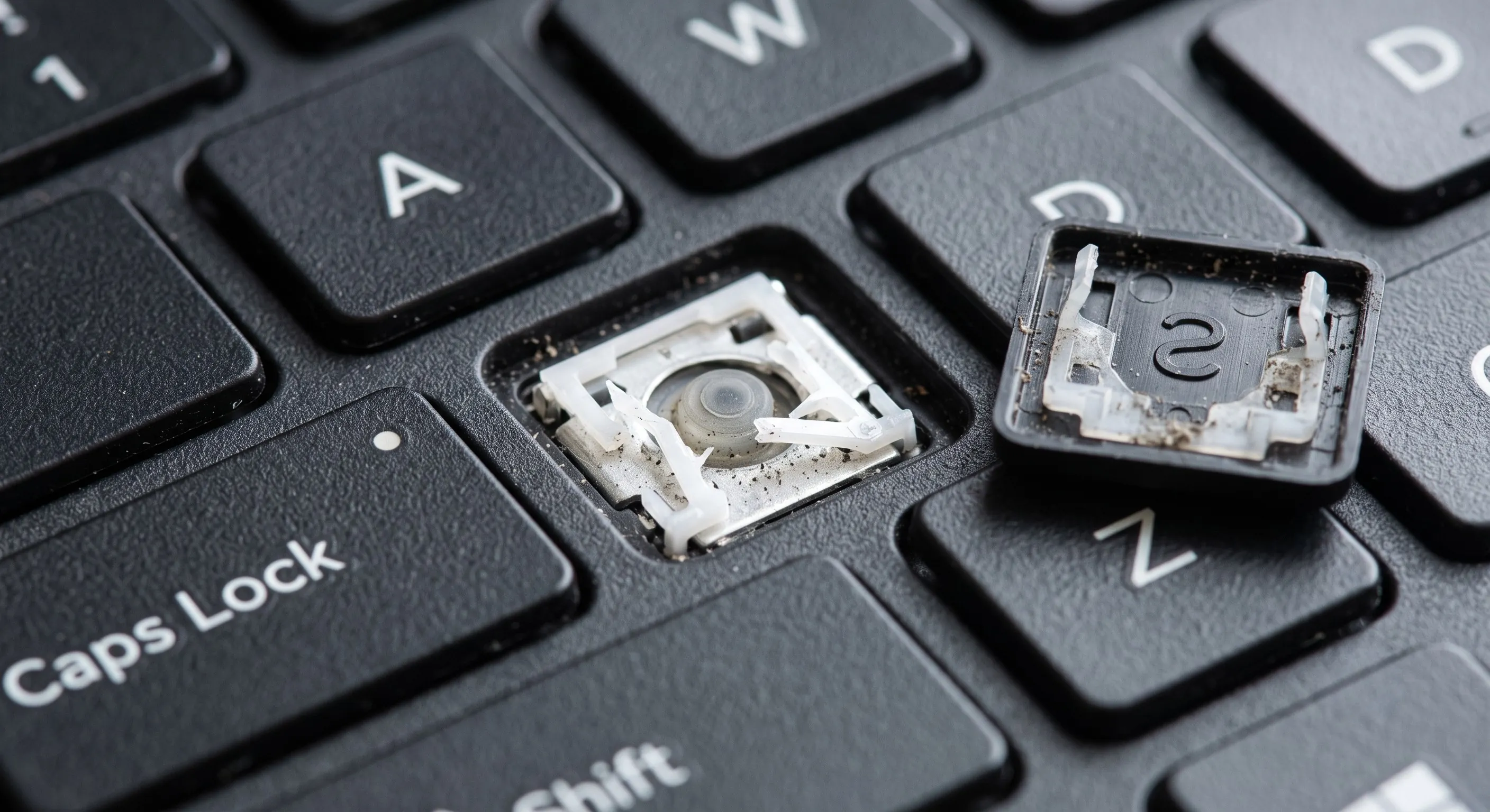 Laptop Klavyenizde Bazı Tuşlar Basmıyor Mu? Kopan Tuşlar ve Profesyonel Klavye Değişim Rehberi